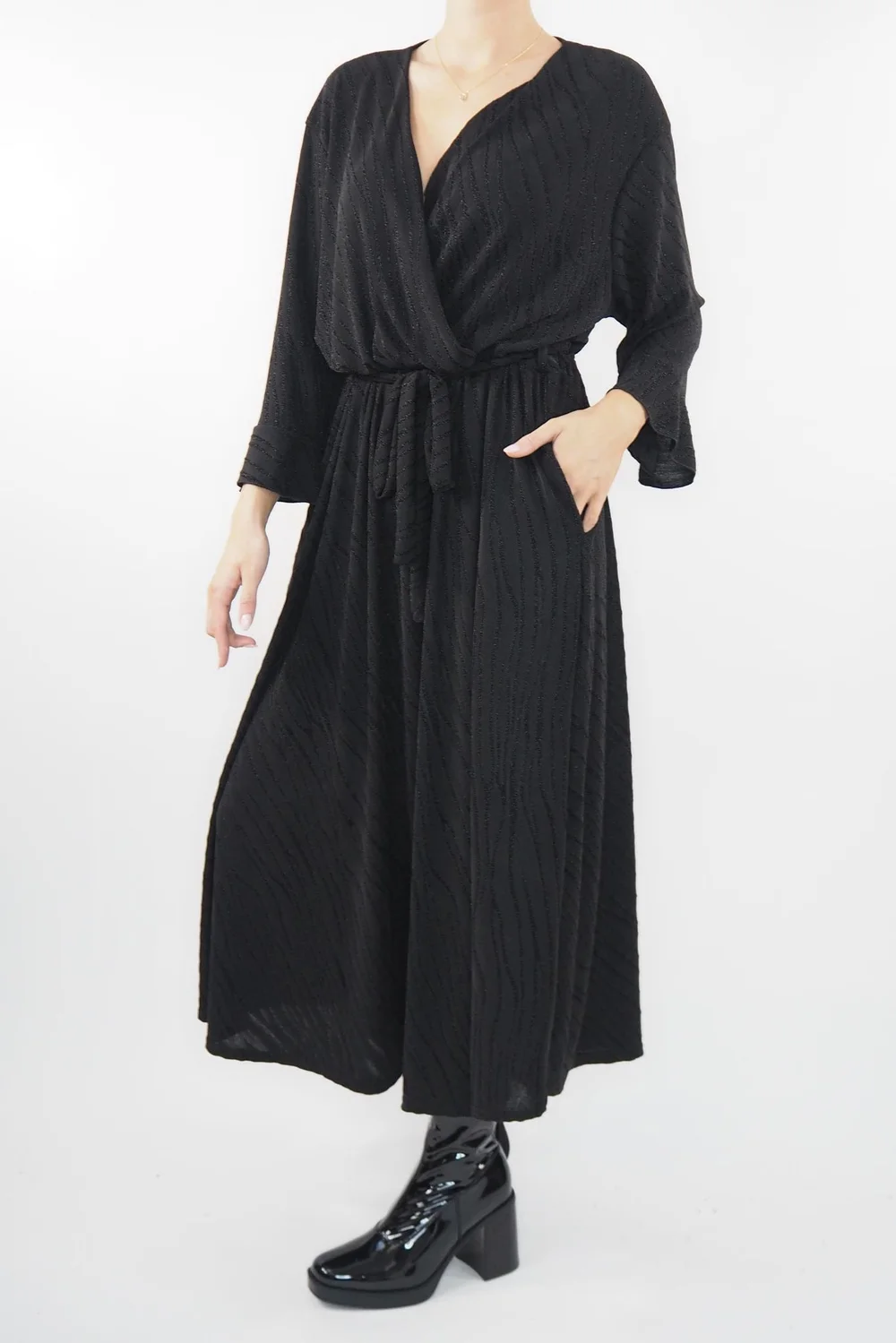 Laundry B Belladonna Lurex Wave Wrap Dress Black * 6 Laundry B Belladonna Lurex Wave Wrap Dress Black * - Image 4