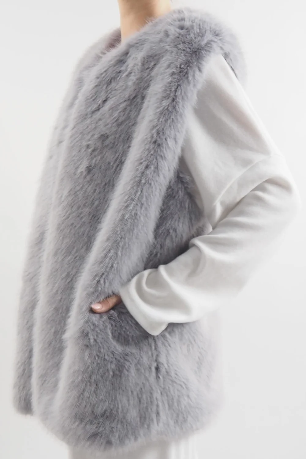 Laundry B Courchevel Faux Fur Gilet Dove / 5 Laundry B Courchevel Faux Fur Gilet Dove / - Image 3