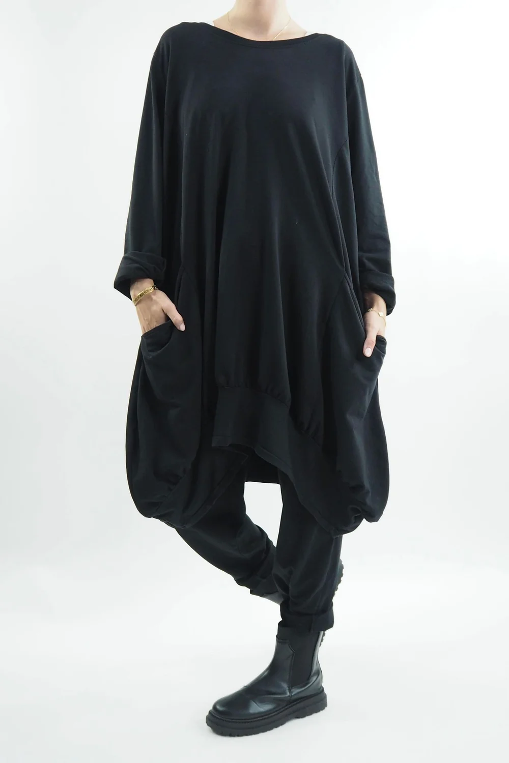 Made In Italy Apres Dip Side Bubble Tunic Black 6 Made In Italy Apres Dip Side Bubble Tunic Black - Image 4