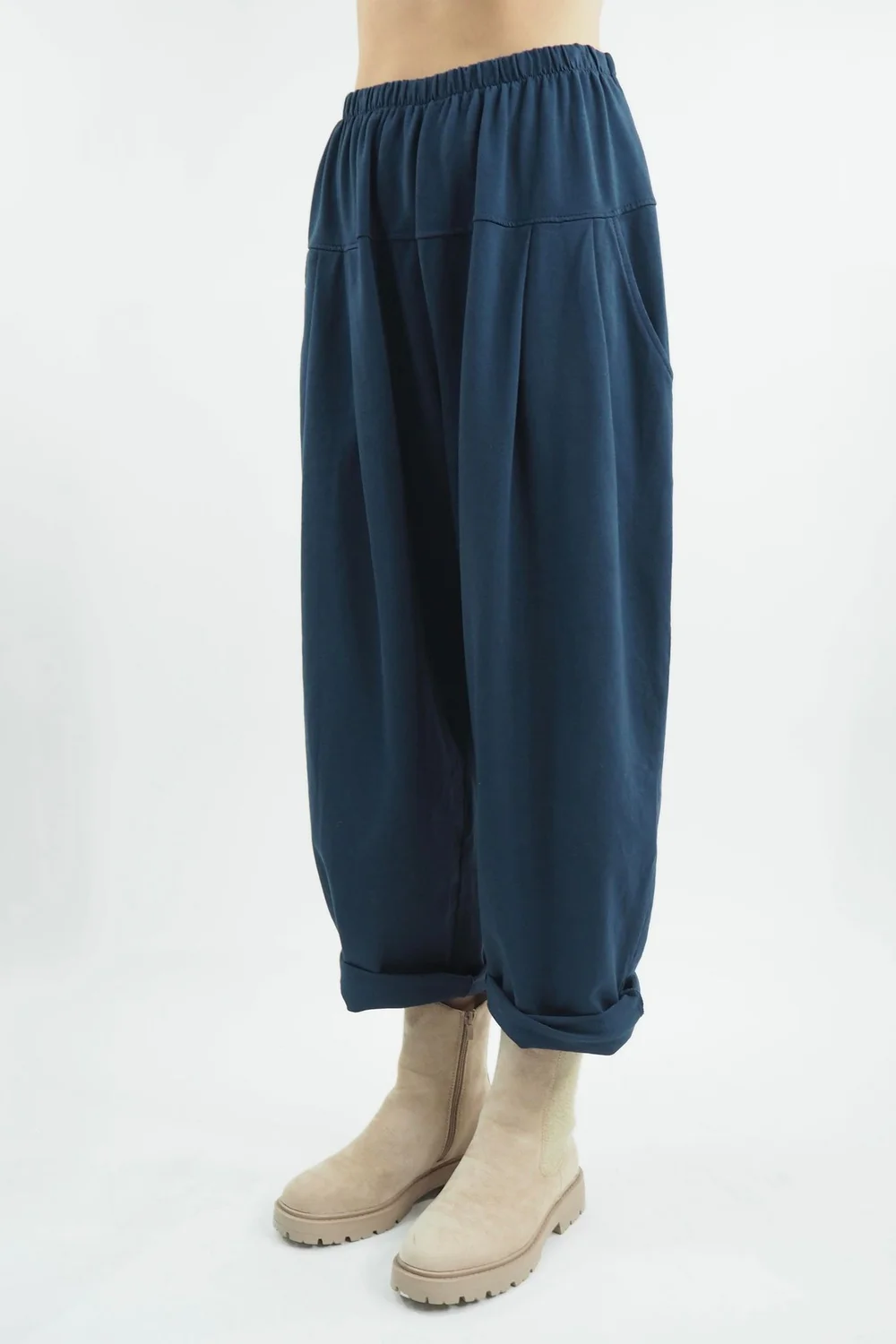 Made In Italy Apres Flat Front Pleat Jogger Midnight 6 Made In Italy Apres Flat Front Pleat Jogger Midnight - Image 4