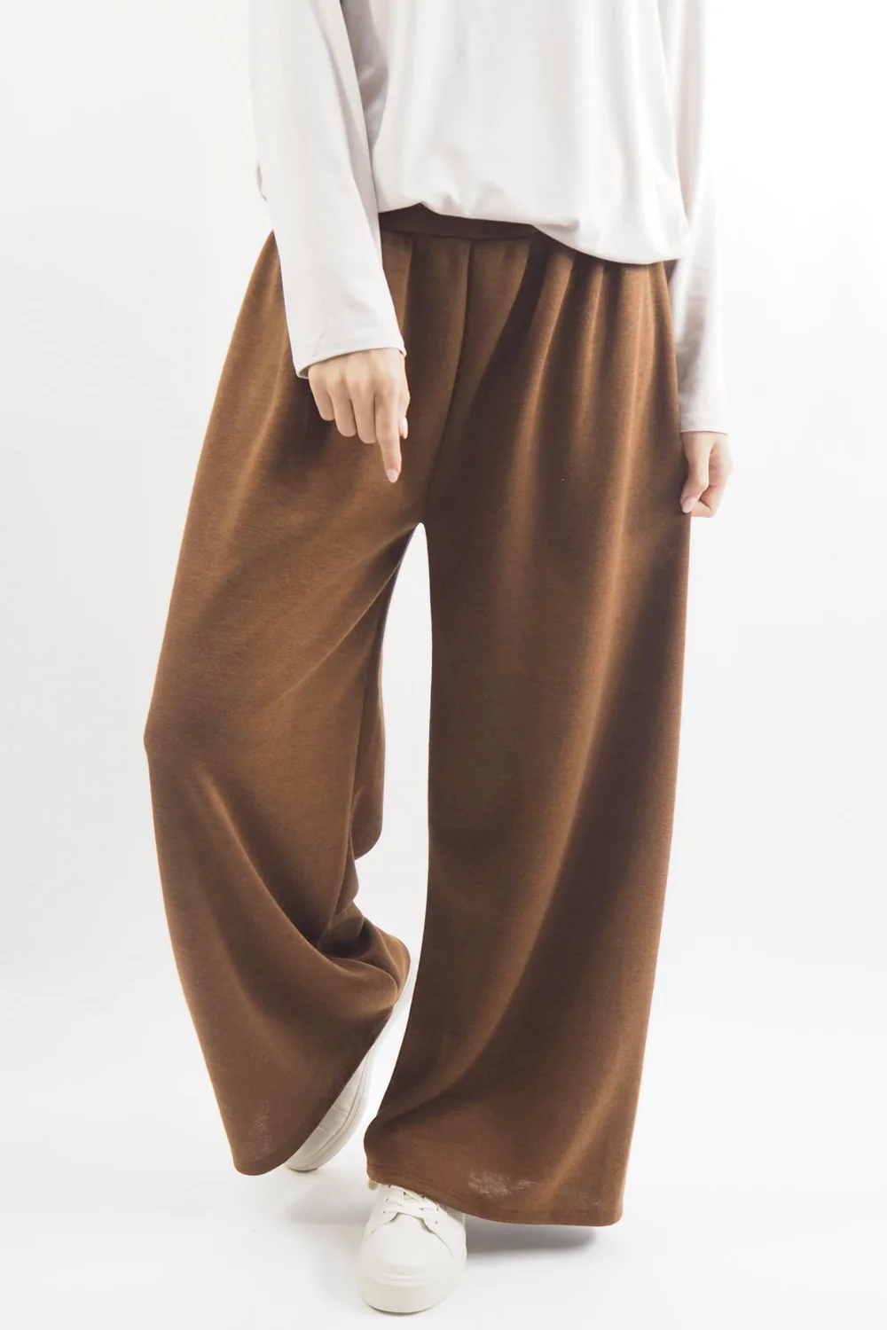 Made In Italy Belgravia Pull On Stretch Wide Leg Trouser Chestnut 4 Made In Italy Belgravia Pull On Stretch Wide Leg Trouser Chestnut - Image 2