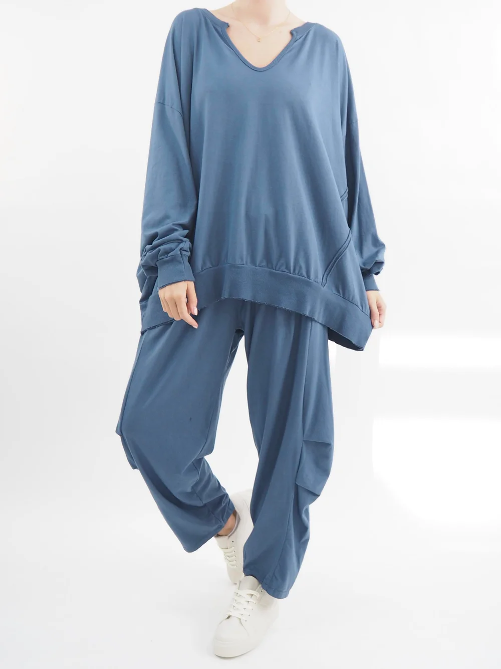 Made In Italy Bodhi Slouch V Sweatshirt Denim 3 Made In Italy Bodhi Slouch V Sweatshirt Denim