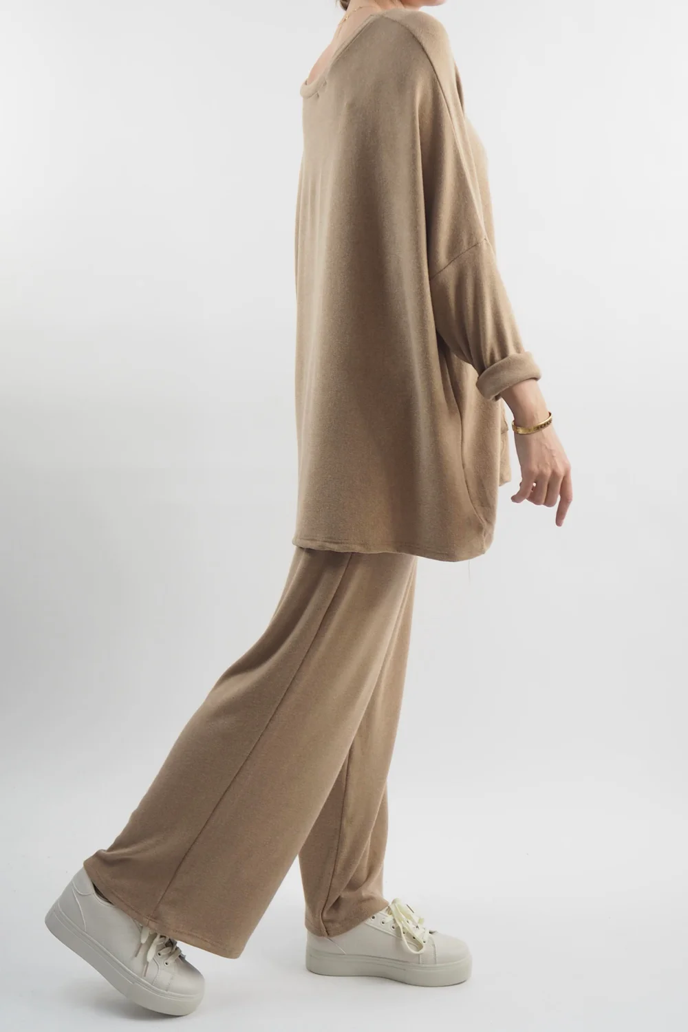 Made In Italy Chalet Pocketed Soft Knit Set Camel 5 Made In Italy Chalet Pocketed Soft Knit Set Camel - Image 3