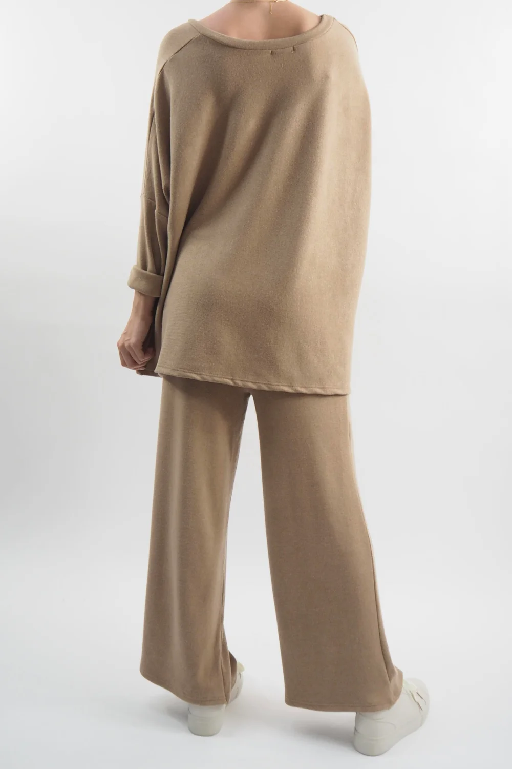 Made In Italy Chalet Pocketed Soft Knit Set Camel 6 Made In Italy Chalet Pocketed Soft Knit Set Camel - Image 4