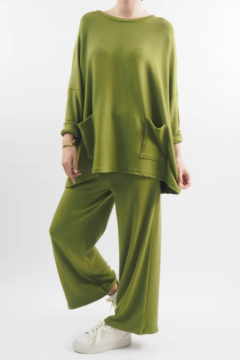 Made In Italy Chalet Pocketed Soft Knit Set Olive Zing 4 Made In Italy Chalet Pocketed Soft Knit Set Olive Zing - Image 2