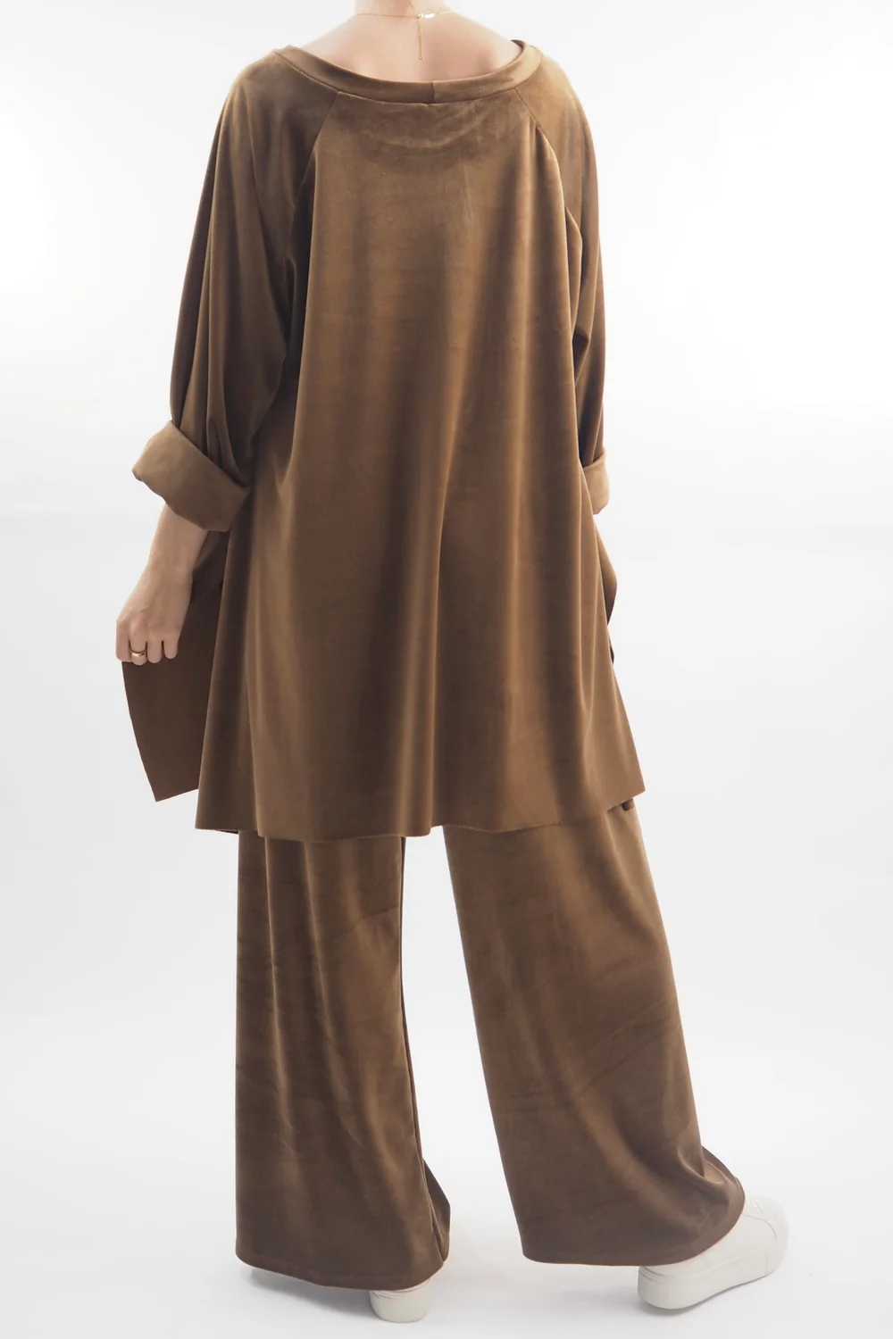 Made In Italy Chalet Soft Stretch Velour Set Chestnut 5 Made In Italy Chalet Soft Stretch Velour Set Chestnut - Image 3