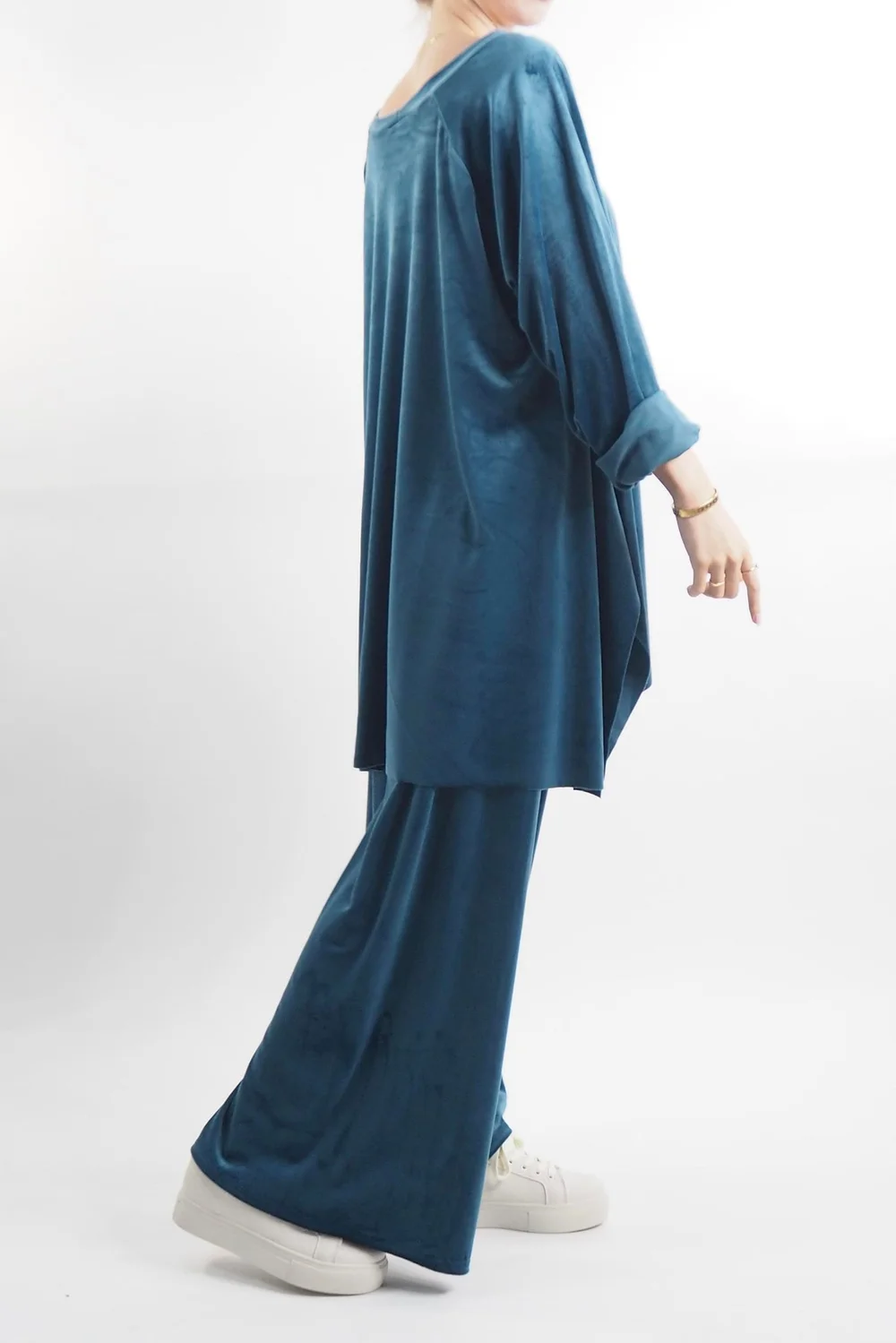 Made In Italy Chalet Soft Stretch Velour Set Prussian 4 Made In Italy Chalet Soft Stretch Velour Set Prussian - Image 2