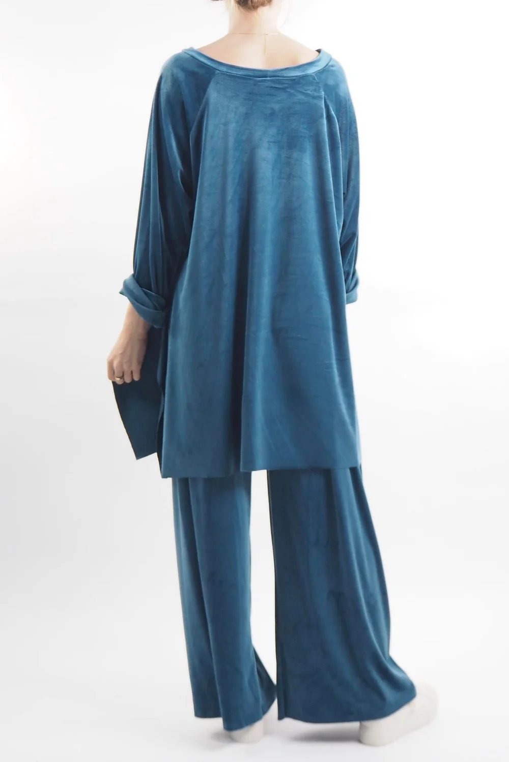 Made In Italy Chalet Soft Stretch Velour Set Prussian 5 Made In Italy Chalet Soft Stretch Velour Set Prussian - Image 3