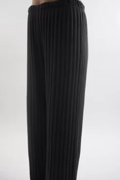 Made In Italy Classic Super Soft Ribbed Fine Knit Pant Charcoal 11 Made In Italy Classic Super Soft Ribbed Fine Knit Pant Charcoal -Fashion Women's Store made in italy classic super soft ribbed fine knit pant charcoal 4.jpg