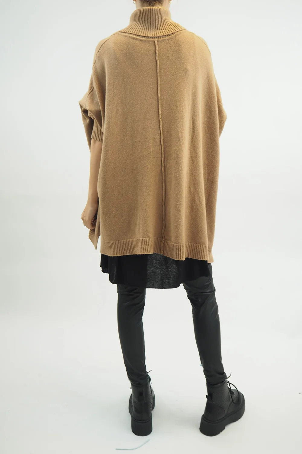 Made In Italy Conrad Classic Blanket Knit Top Toast 6 Made In Italy Conrad Classic Blanket Knit Top Toast - Image 4