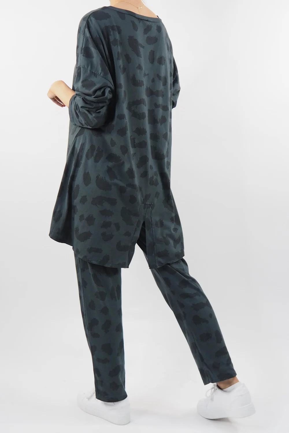 Made In Italy Lounging Leopard Set Graphite 7 Made In Italy Lounging Leopard Set Graphite - Image 5