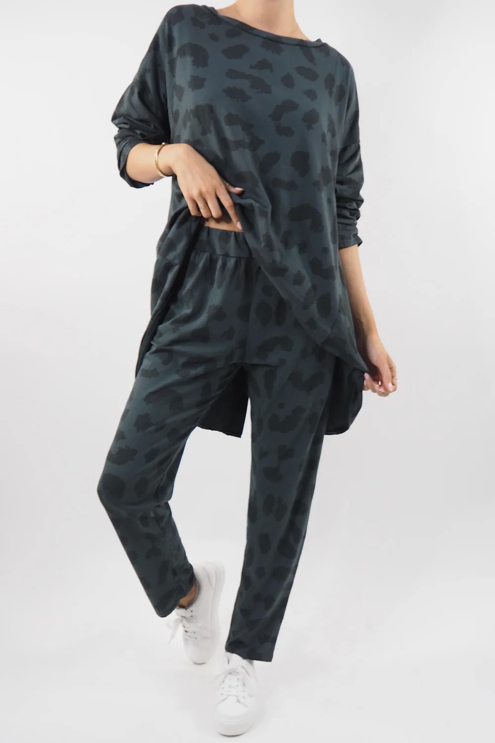 Made In Italy Lounging Leopard Set Graphite 6 Made In Italy Lounging Leopard Set Graphite - Image 4