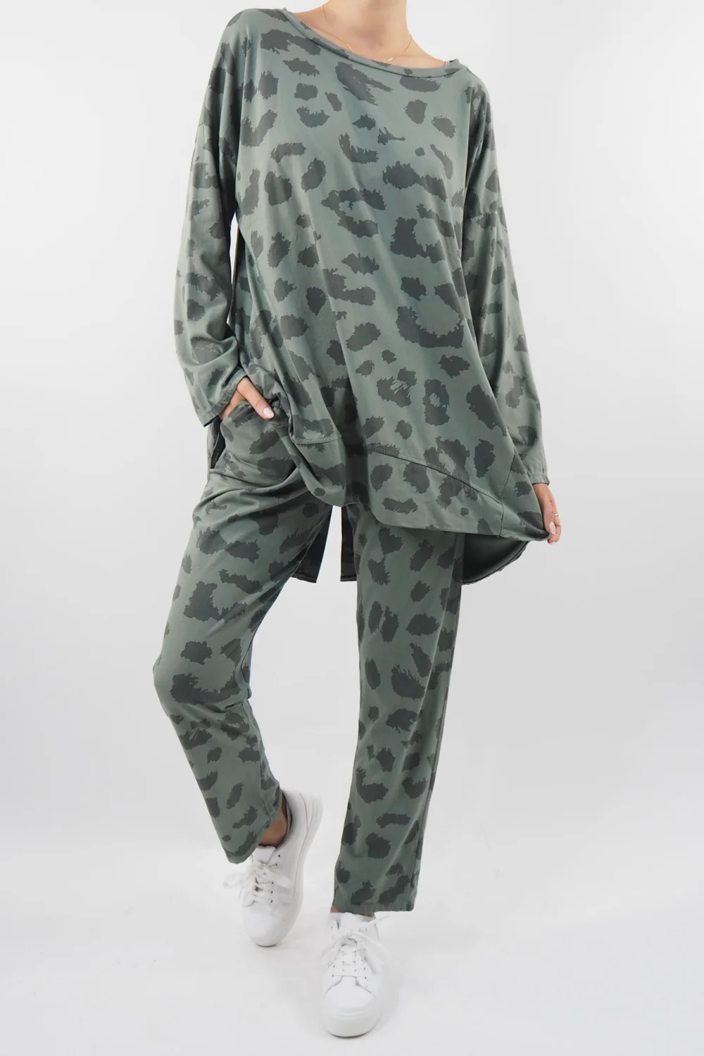 Made In Italy Cotton Lounging Leopard Set Soft Khaki / 3 Made In Italy Cotton Lounging Leopard Set Soft Khaki /