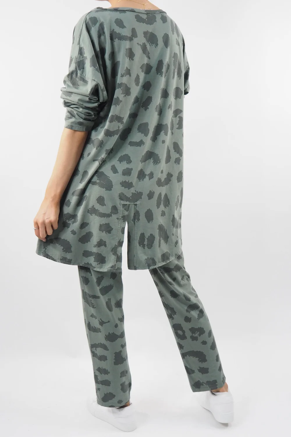 Made In Italy Cotton Lounging Leopard Set Soft Khaki / 8 Made In Italy Cotton Lounging Leopard Set Soft Khaki / - Image 6