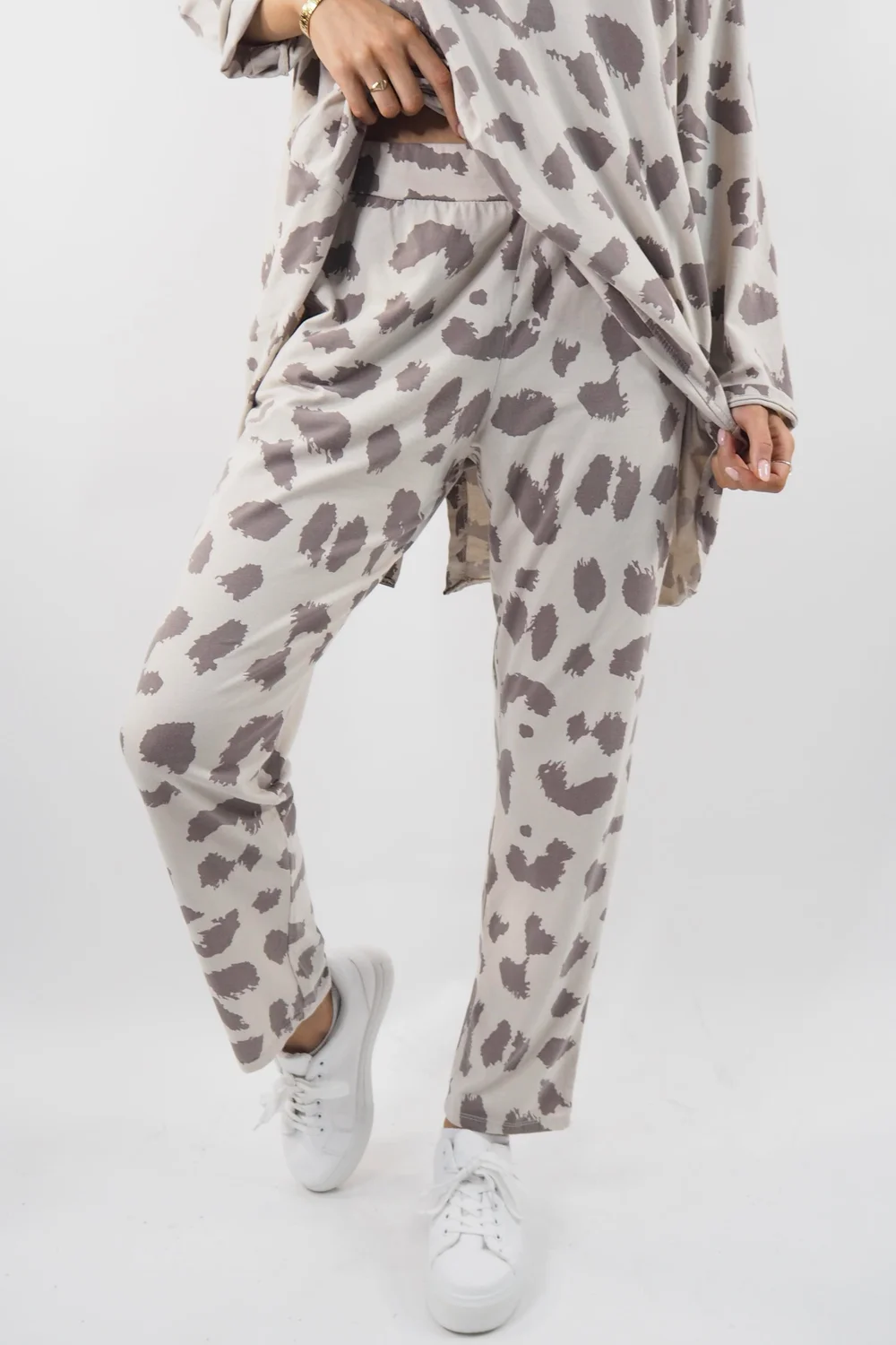 Made In Italy Cotton Lounging Leopard Set Stone 4 Made In Italy Cotton Lounging Leopard Set Stone - Image 2