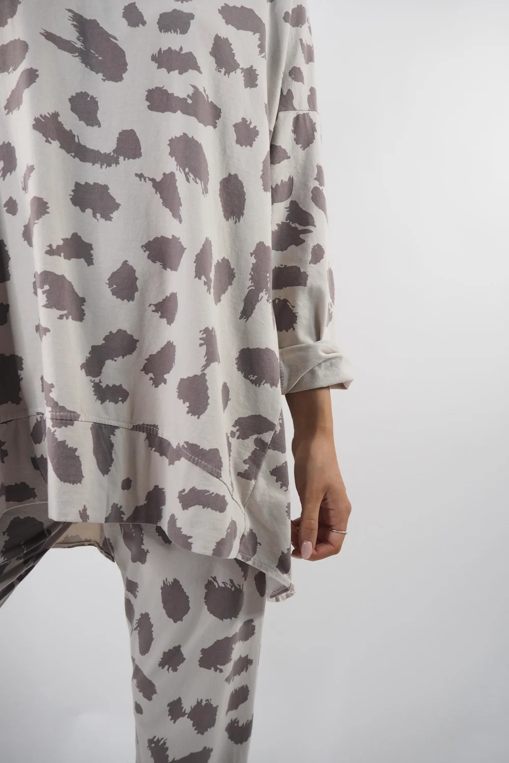 Made In Italy Cotton Lounging Leopard Set Stone 5 Made In Italy Cotton Lounging Leopard Set Stone - Image 3