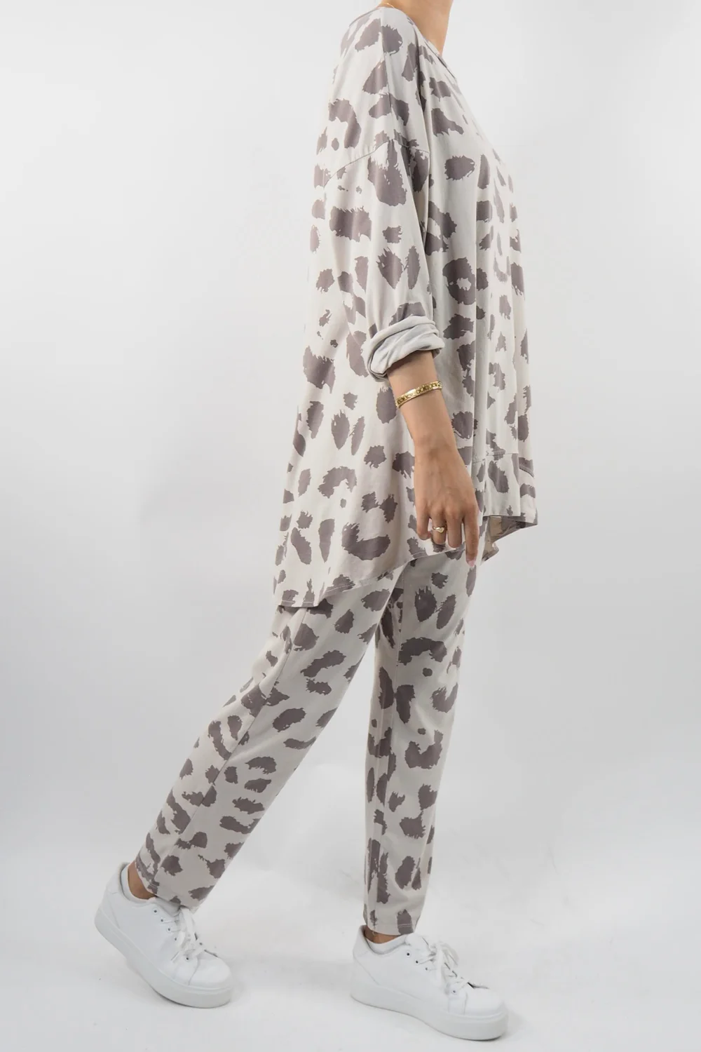 Made In Italy Lounging Leopard Set Stone 6 Made In Italy Lounging Leopard Set Stone - Image 4