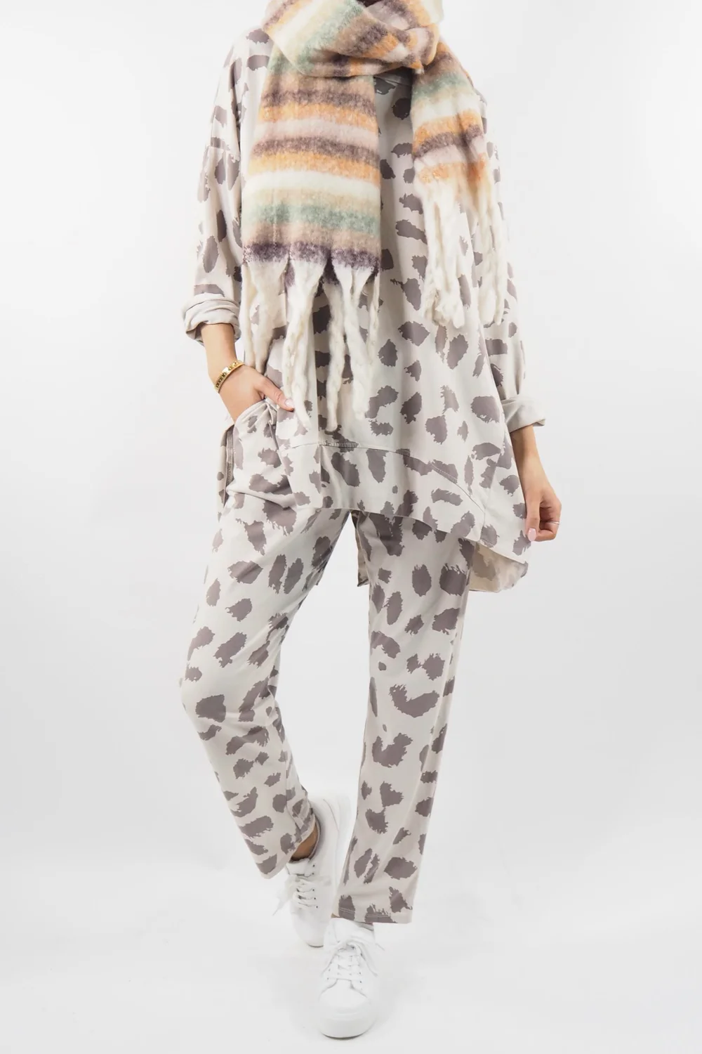 Made In Italy Lounging Leopard Set Stone 7 Made In Italy Lounging Leopard Set Stone - Image 5