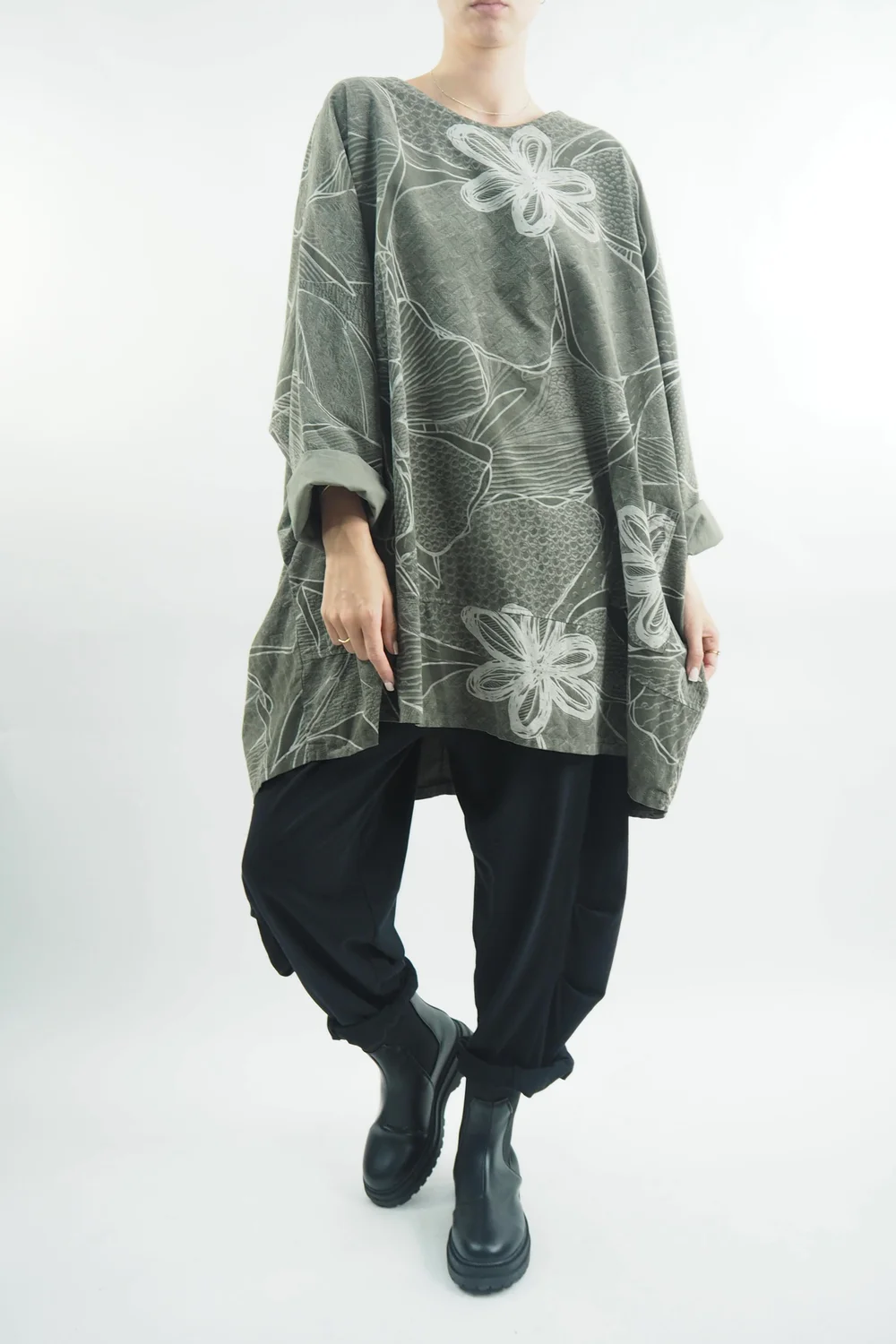 Made In Italy Malone Kew Oversized Needlecord Pocket Top Khaki 3 Made In Italy Malone Kew Oversized Needlecord Pocket Top Khaki