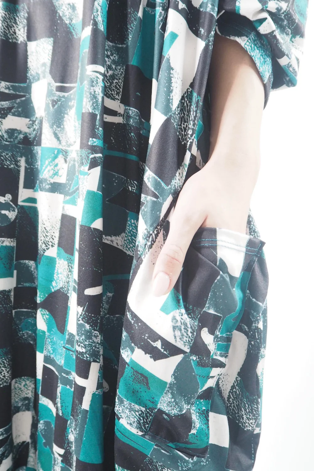 Made In Italy Oversized Tech Soft Cocoon Dress Cubist Emerald 7 Made In Italy Oversized Tech Soft Cocoon Dress Cubist Emerald - Image 5