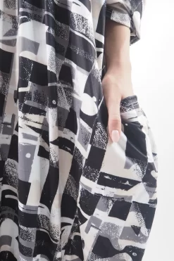 Made In Italy Oversized Tech Soft Cocoon Dress Cubist Mono 14 Made In Italy Oversized Tech Soft Cocoon Dress Cubist Mono -Fashion Women's Store made in italy oversized tech soft cocoon dress cubist mono4.jpg