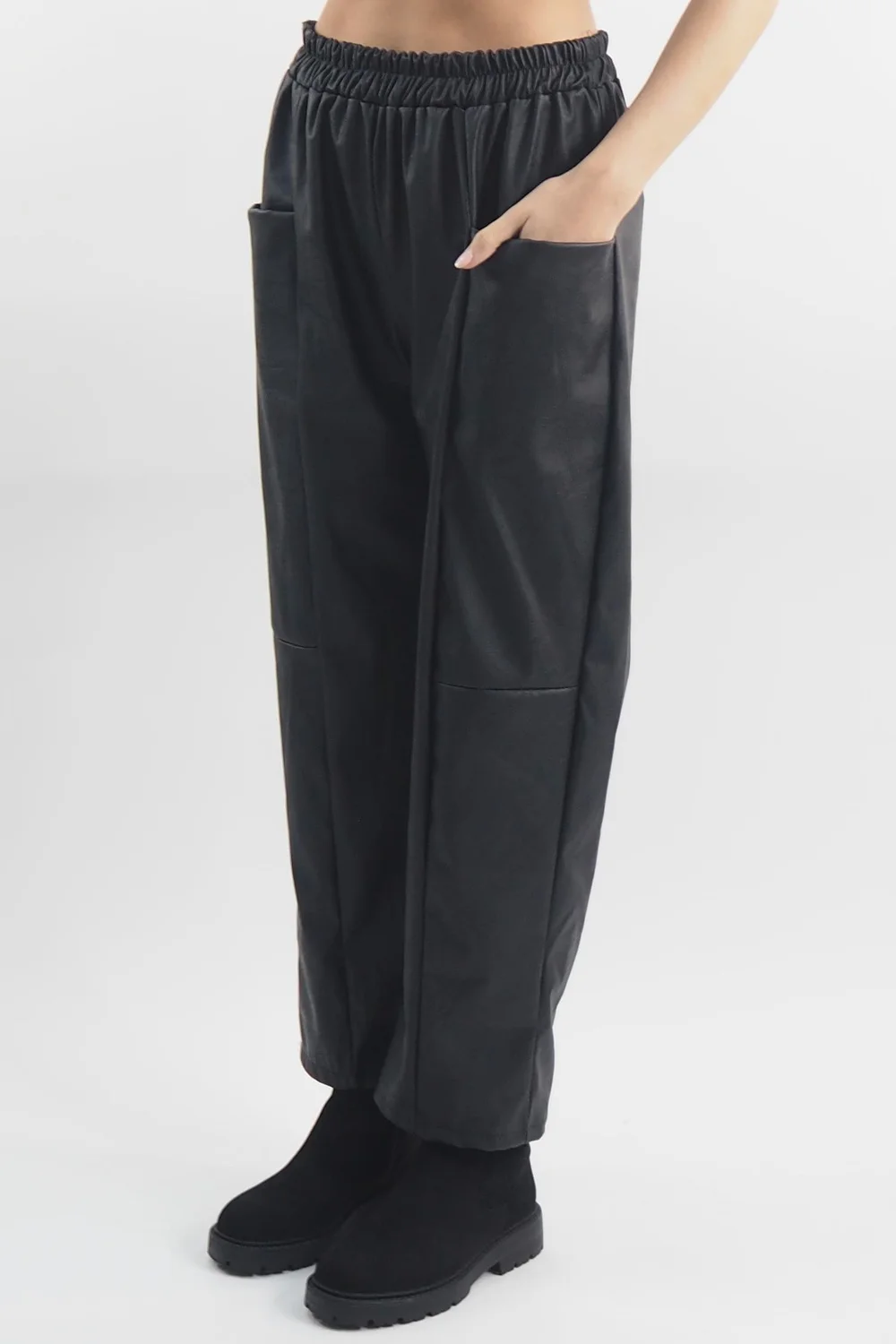 Made In Italy Pesca Leather Look Deep Pocket Pant Black 4 Made In Italy Pesca Leather Look Deep Pocket Pant Black - Image 2