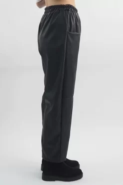 Made In Italy Pesca Leather Look Deep Pocket Pant Black 9 Made In Italy Pesca Leather Look Deep Pocket Pant Black -Fashion Women's Store made in italy pesca leather look deep pocket pant black 3.jpg
