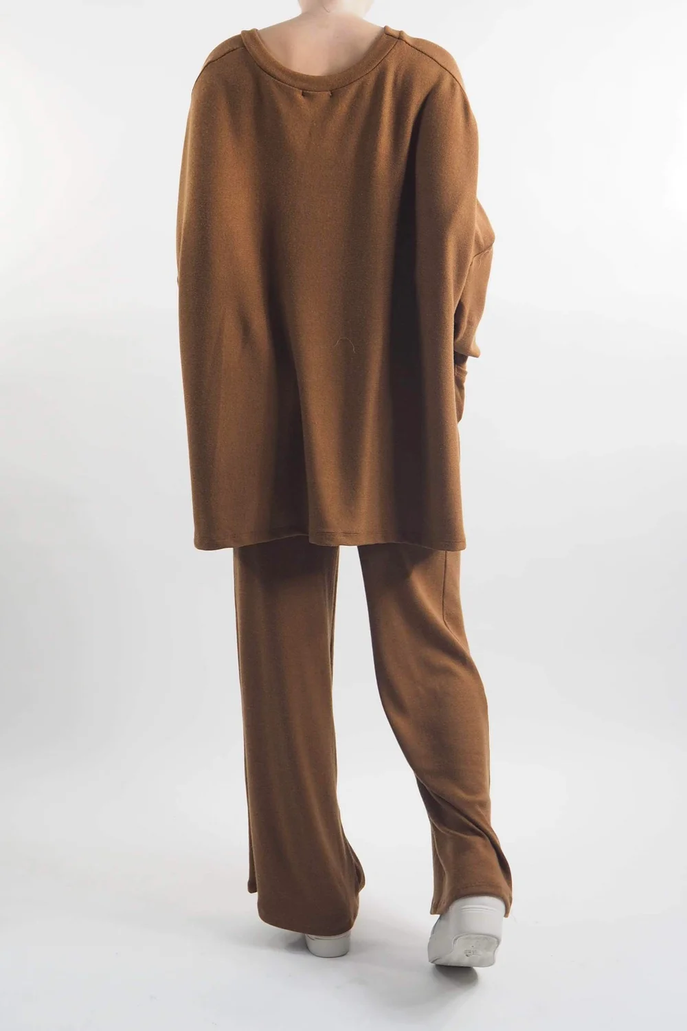 Made In Italy Chalet Pocketed Soft Knit Set Chestnut 5 Made In Italy Chalet Pocketed Soft Knit Set Chestnut - Image 3