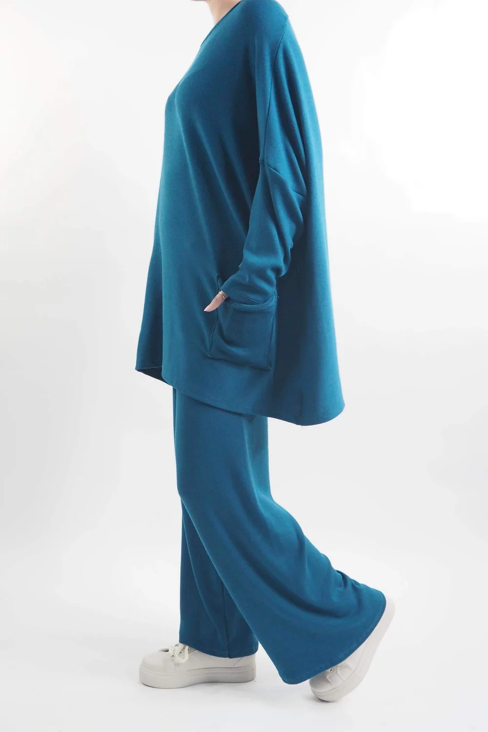 Made In Italy Chalet Pocketed Soft Knit Set Prussian 4 Made In Italy Chalet Pocketed Soft Knit Set Prussian - Image 2