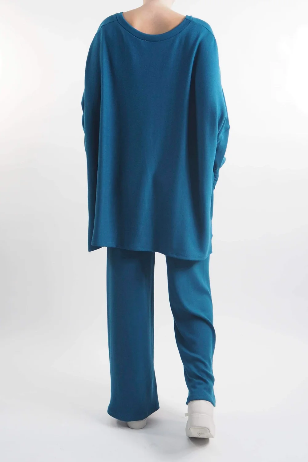 Made In Italy Chalet Pocketed Soft Knit Set Prussian 5 Made In Italy Chalet Pocketed Soft Knit Set Prussian - Image 3